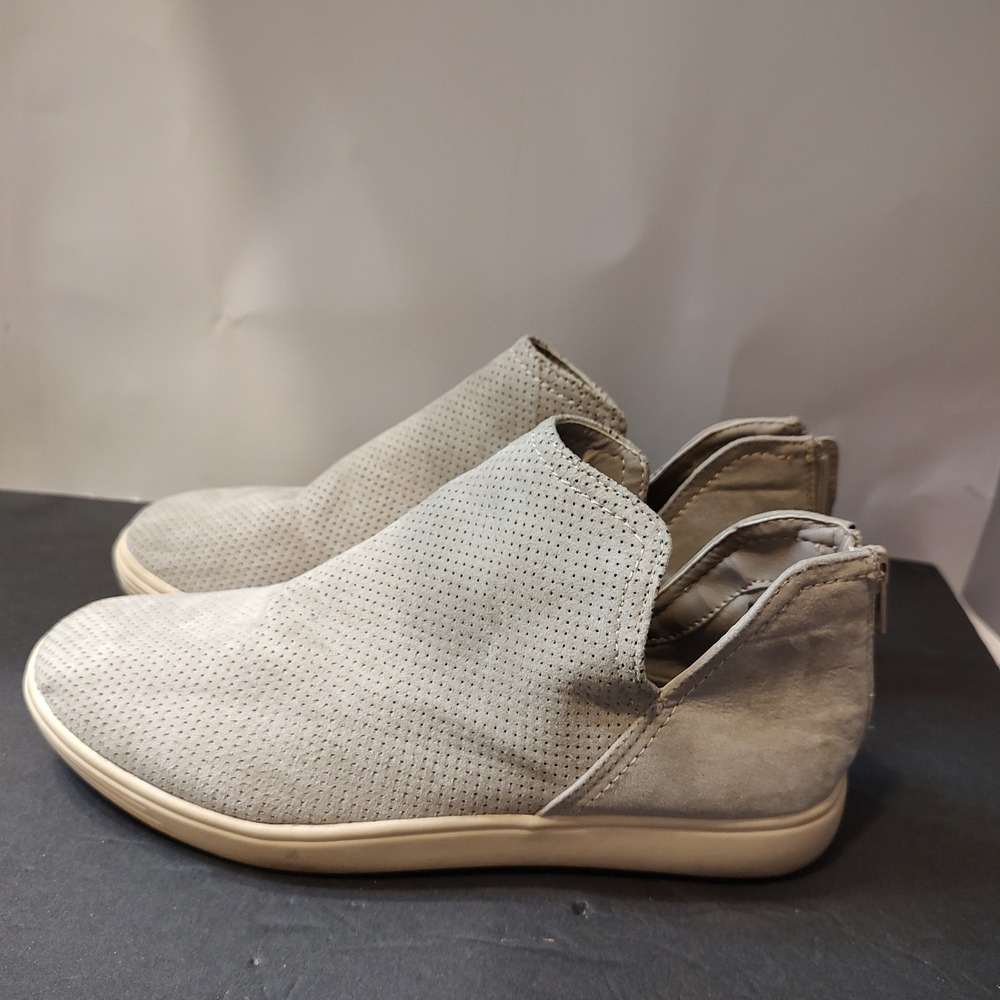 True Craft TCKOPA Women Sz 8 Taupe Fabric Ankle Chelsea Bootie Zip Up Comfort - Picture 2 of 7